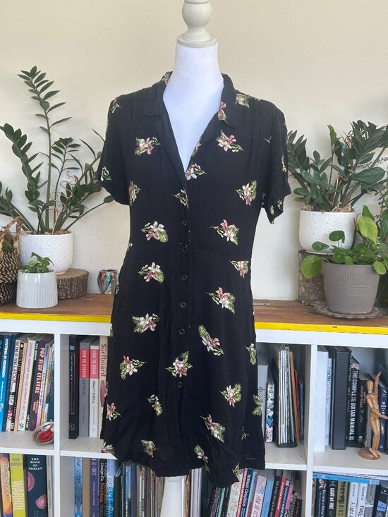 Volcom Dresses & Skirts - Volcom Black Floral Mini Dress